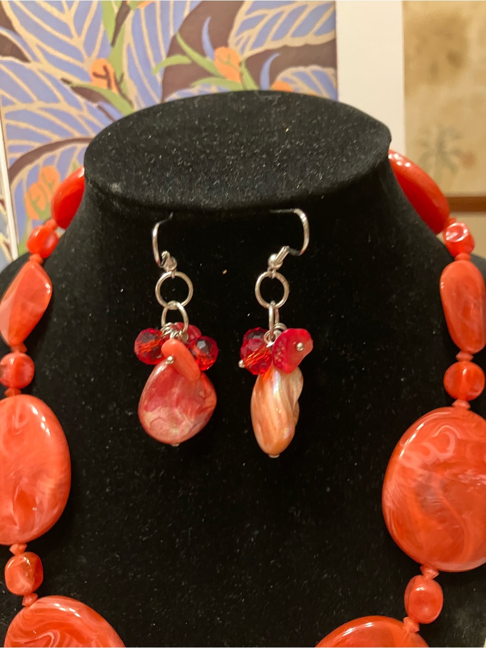 CHUNKY VINTAGE STATEMENT NECKLACE CORAL RESIN OR ACRYLIC BEADS W/ EARRINGS - Picture 3 of 10